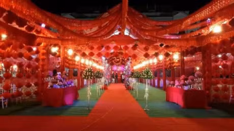 Nickname Tiến Tùng chia sẻ “Đám cưới quá xa hoa, mình nghĩ hẳn đây là đám cưới khủng nhất Việt Nam từ trước tới nay. Không biết đại gia giàu có cỡ nào nhỉ”. Nickname Kathy Lên tiếng: “Choáng ngợp với mâm cỗ, cách bài trí, cứ như phim cổ trang Trung Quốc vậy. Mình nhìn mà không rời mắt, vì độ giàu có của gia đình này. Nó còn hơn lễ thành hôn của những ngôi sao nổi tiếng”.