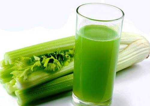 - Loại rau củ tốt cho da mà bạn nên bổ sung thường xuyên vào khẩu phần ăn hàng ngày đó là: + Rau diếp: Chứa đến 95,6 % nước cùng lượng vitamin K dồi dào, giúp dưỡng ẩm, mịn màng, hạn chế sự chảy xệ cơ. + Cần tây: Hàm lượng nước là 95,4 % và các vitamin khác như A, C, K,... giúp thanh lọc cơ thể, cải thiện da trở nên tươi khỏe đầy sức sống.