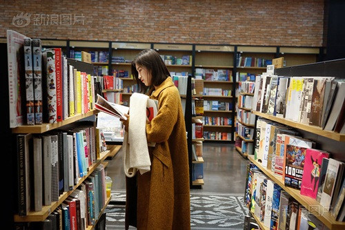 Cảm giác thỏa mãn khi mua sắm thời trang lớn dần khi làm thiết kế thời trang và thương hiệu. Liên tục làm mới thời trang thực sự rất khắc nghiệt nhưng cũng từ đó làm thay đổi sức mua, điều đó khiến những người trong ngành như tôi thi nhau phấn đấu không biết mệt mỏi.