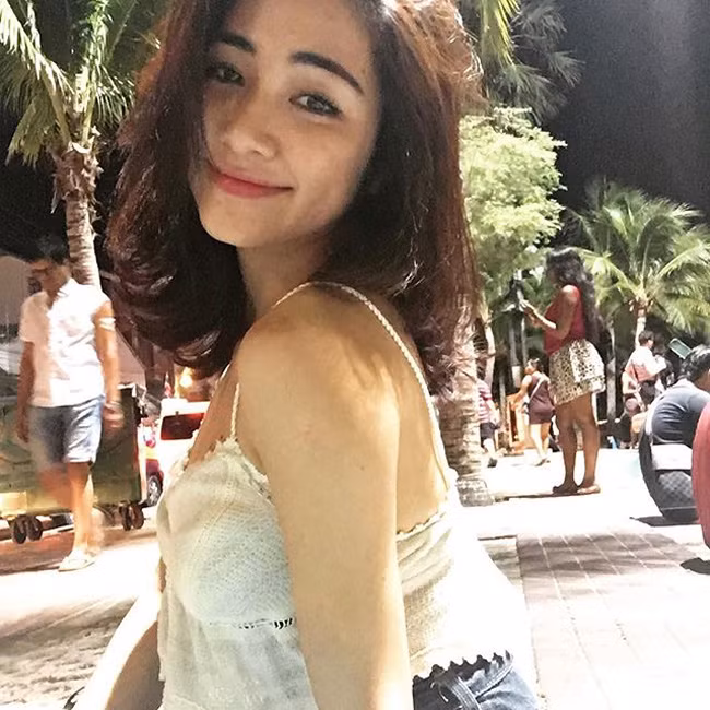 Tuy nhiên hồi tháng 9.2016, thông tin Công Phượng và Hòa Minzy chia tay rộ lên từ chính sự úp mở của nữ ca sĩ quê Bắc Ninh trên trang cá nhân. Phía Hòa Minzy cũng lên tiếng xác nhận chuyện tình cảm chấm dứt hồi đầu tháng 11. Quán quân Học viện ngôi sao 2014 thừa nhận cô không phải người chủ động chia tay.