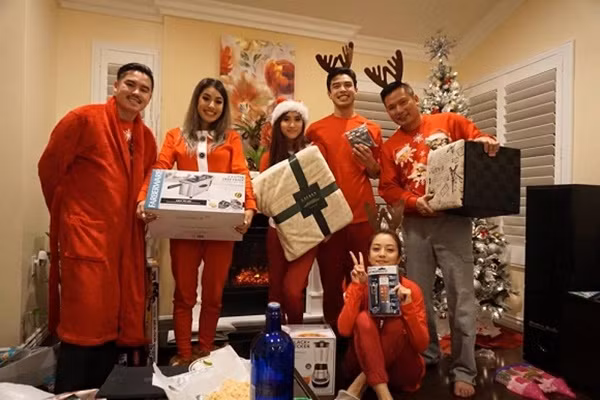 Em trai Jennifer Phạm cũng sở hữu body ấn tượng mà nhiều chàng trai mơ ước.