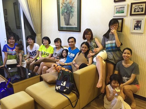 Không gian sinh hoạt chung rộng rãi nên anh cũng hay tổ chức các buổi tụ tập tại gia.