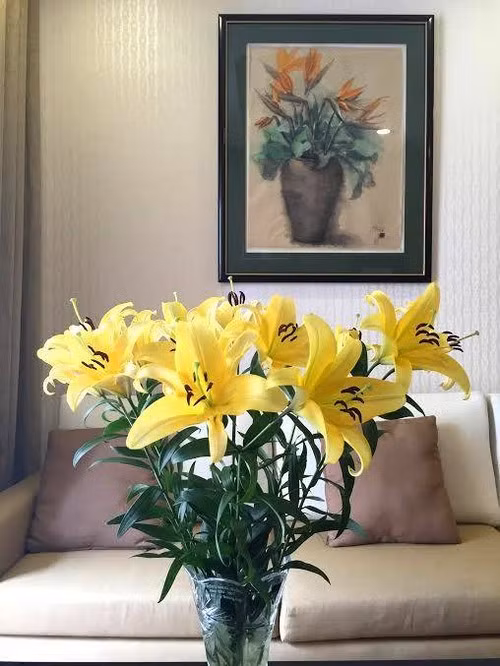 Bức tranh treo tường do tự tay anh vẽ nhận được nhiều lời ngợi khen.