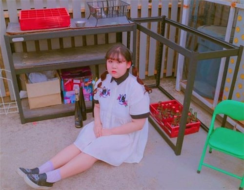 Với xì-tai cực chất của mình, Jjyeeee được đông đảo cư dân mạng Hàn Quốc yêu thích, cô nàng còn được chọn làm mẫu ảnh cho nhãn hàng thời trang dành cho người "quá khổ".