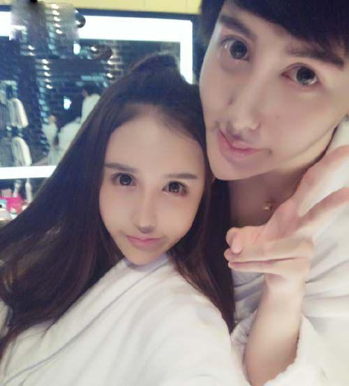 Cô gái mặt cá là có mối quan hệ khá thân thiết với chàng trai mặt rắn.