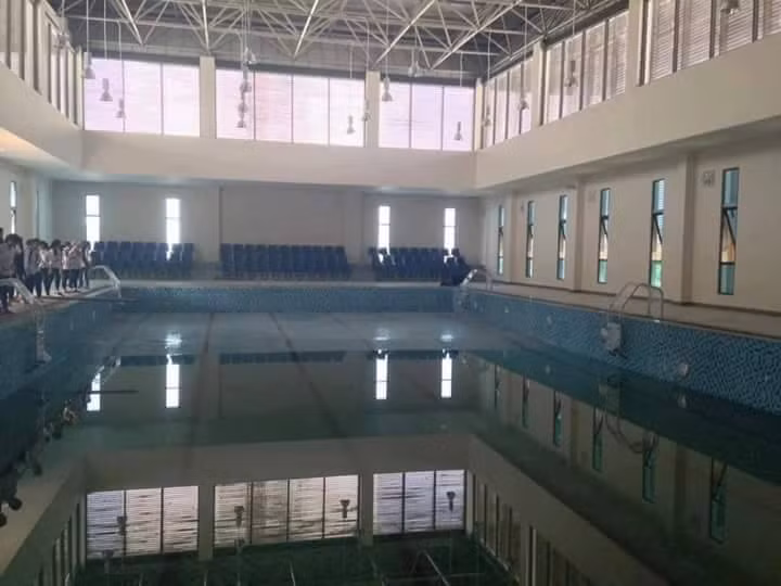 Bể bơi bốn mùa.