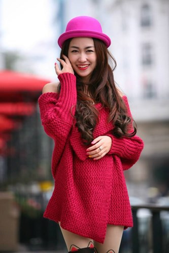 Nói về thái độ của người thân khi Trang Moon theo con đường DJ, cô cho biết bố mẹ không quá phản đối vì từ nhỏ đến lớn Trang Moon luôn là một cô gái mạnh mẽ và có lập trường riêng. Nữ DJ gợi cảm cũng hài hước khẳng định có lẽ tính cách mình giống con trai nên gia đình cũng tin tưởng cô sẽ không sa ngã dù có làm DJ. Thổ lộ về những dự định trong tương lai, Trang Moon cho biết sau khi trở về từ lễ trao giải Global Entertainment Awards 2016, cô và ekip sẽ hướng đến hình tượng nữ DJ đa năng, vừa làm DJ, vừa có thể hát, làm diễn viên và MC.