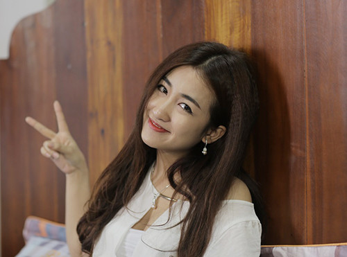 Khi được hỏi về ý nghĩa nghệ danh Trang Moon, nữ DJ Hà Nội thật thà cho biết, môi trường làm việc của nghề DJ thường diễn ra vào buổi tối và bị nhiều người nhận xét là có nhiều cám dỗ. Trong buổi tối, chỉ có mặt trăng là sáng nhất nên nữ DJ quyết định lấy nghệ danh Trang Moon (Mặt trăng) với ý nghĩa mặt trăng sẽ soi sáng, đồng thời cũng là lời tuyên bố dù có làm việc trong môi trường nhạy cảm nhưng Trang Moon không dễ dàng sa ngã bởi những thứ xa hoa, cám dỗ.