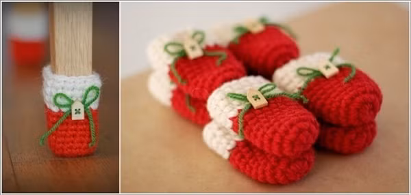 Gắn thêm một vài phụ kiện nhỏ xinh để góc bàn ghế thêm nổi bật.