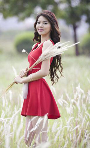 Dương Thị Hà Giang Trước khi đăng quang danh hiệu Á hậu 1 Hoa khôi Thể thao 2012, người đẹp từng đoạt Hoa khôi du lịch Hà Nội 2012 và cũng là Thí sinh có hình thể đẹp nhất ở cuộc thi này.