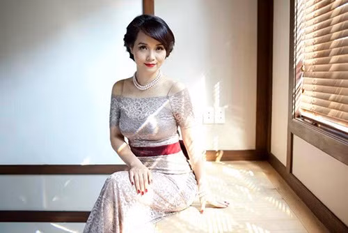 Diễn viên Mai Thu Huyền Xuất thân từ trường Học viện Quan hệ quốc tế (nay là Học viện Ngoại giao) nhưng Mai Thu Huyền lại nổi tiếng với vai trò diễn viên kể từ sau thành công của bộ phim "Những ngọn nến trong đêm". Thời sinh viên, cô cũng là một trong những gương mặt sáng giá của trường. Ngoài ra, trong bộ phim "Lạc Giới" có sự tham gia của Mai Thu Huyền nhận được sự đánh giá cao từ chuyên gia cũng như người hâm mộ.