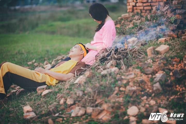 Chuyện tình Chí Phèo - Thị Nở được cặp đôi này tái hiện qua những bức ảnh gây sự chú ý.