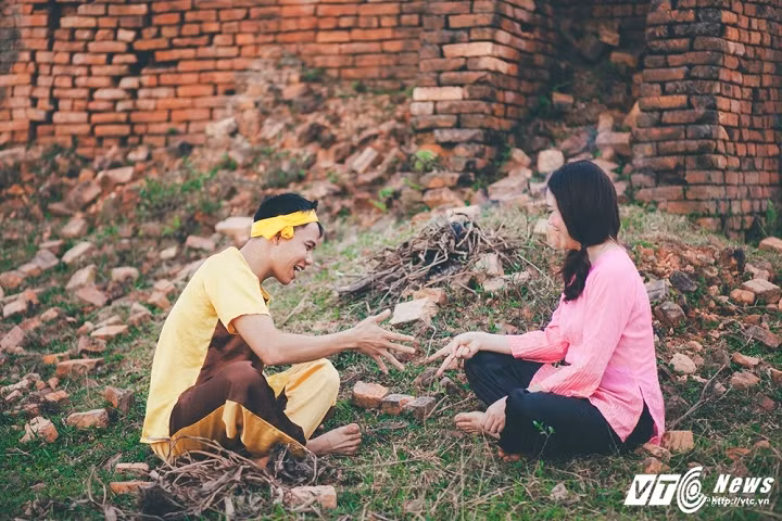 Những bức ảnh Chí Phèo - Thị Nở được chụp tại 1 lò gạch cũ ở Hà Tĩnh.