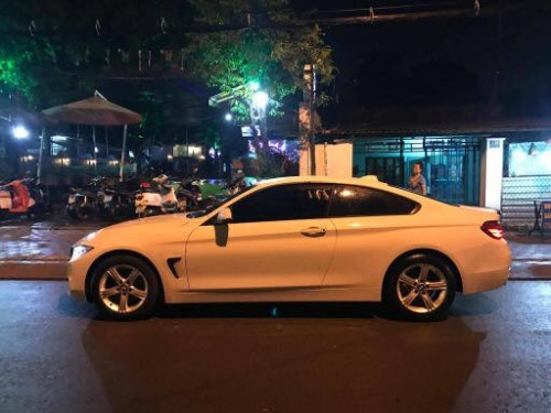 Và để ghi nhớ 1 dấu mốc quan trọng anh Hoàng đã đợi đến đúng ngày kỷ niệm 10 năm bên nhau mới mang chiếc xe về nhà. Hiện món quà có giá trị “khủng” khoảng 2,2 tỷ đồng của cặp đôi này vẫn đang nhận được nhiều sự quan tâm, chia sẻ của người dùng mạng.