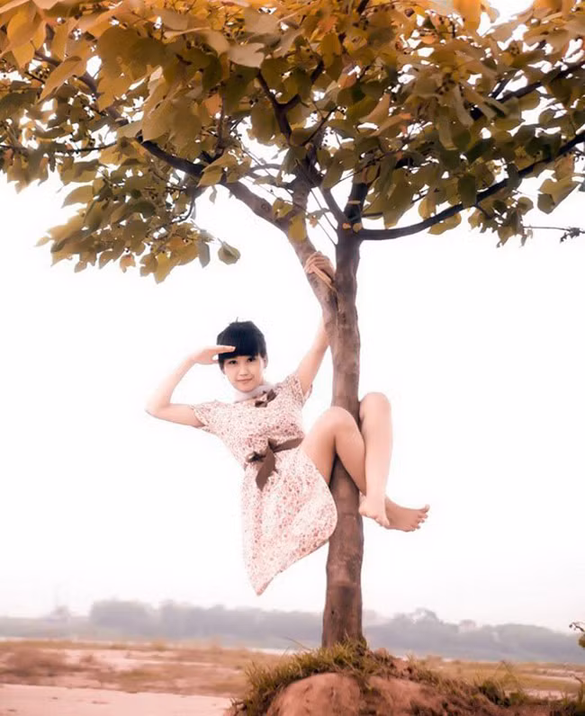 Muốn có ảnh "độc" thì cô nàng phải tạo dáng "độc" chứ.