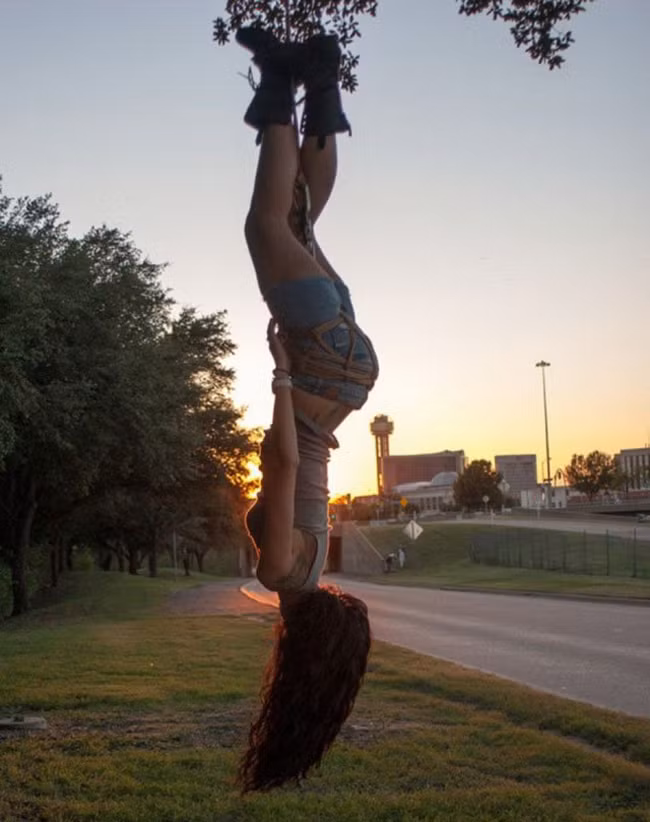 Tạo dáng thế này đã đủ "độc" chưa hả?