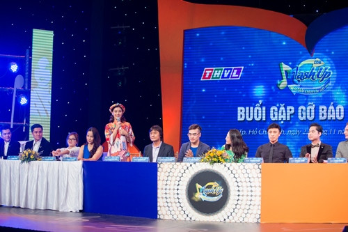 Ngày 22/11 tại TPHCM đã diễn ra buổi ra mắt chương trình truyền hình mới toanh mang tên The mash-up - Hoán chuyển bất ngờ. Chương trình sẽ có 6 cặp đôi tham gia thi đấu là những ngôi sao ở hai thế hệ khác nhau như NSƯT Quang Lý - Hoàng Yến Chibi, Nhật Hạ - Lân Nhã, Hồng Hạnh - Thanh Ngọc, Siu Black - Kyo York, Ngọc Sơn - Phan Mạnh Quỳnh, Xuân Phú - Nam Cường. Lần đầu tiên, khán giả thấy sự xuất hiện của hàng loạt những tên tuổi lớn của làng nhạc trong vai trò thí sinh như NSƯT Quang Lý, Ngọc Sơn, Hồng Hạnh, Siu Black... Dù đã làm giám khảo nhiều chương trình truyền hình nhưng đây là lần duy nhất từ trước đến nay Ngọc Sơn đi thi.