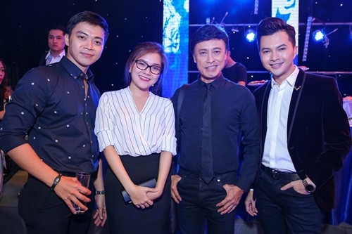 Đặc biệt, danh ca Tuấn Ngọc sẽ góp mặt trong đêm thi Chung kết bằng một tiết mục biểu diễn "hoán chuyển bất ngờ" với một nghệ sĩ trẻ. Ngoài ra, với vai trò đặc biệt của một giám khảo độc lập, trong đêm cuối cùng này anh sẽ cùng thế hệ nghệ sĩ đi trước và các khán giả tìm ra cặp đôi Quán quân. Quán quân The Mash-up – Hoán chuyển bất ngờ mùa đầu tiên sẽ nhận được tổng giải thưởng trị giá 200 triệu đồng tiền mặt. Thanh Duy đảm nhiệm vị trí MC của chương trình, cùng 6 cặp đôi mang đến những bữa tiệc âm nhạc đầy màu sắc. Tất cả các tập của The Mash-up – Hoán chuyển bất ngờ 2016 sẽ được lên sóng lúc 21h thứ Ba hàng tuần trên kênh THVL1, bắt đầu từ ngày 06/12.