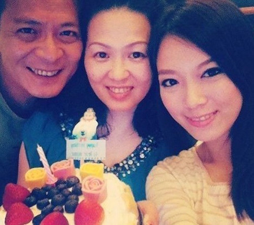 Tuy nhiên không bỏ nghiệp sớm như Hà Gia Kính, Huỳnh Nhật Hoa vẫn kiên trì theo đuổi nghiệp diễn xuất. Bộ phim gần nhất anh tham gia là 7 Assassins (2013) quy tụ nhiều ngôi sao thuộc thế hệ vàng của điện ảnh Hồng Kông và Trung Quốc đại lục. Năm 2013, Huỳnh Nhật Hoa lại được báo giới nhắc đến bởi cô vợ Lương Khiết Hoa của anh bất ngờ phải nhập viện vì ung thư. “Ngũ hổ tướng” ngay lập tức tụ hội và giúp đỡ thành viên khó khăn nhất của nhóm.