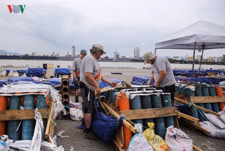 Việt Nam và Vương quốc Áo sẽ là hai đội thi đầu tiên của DIFF 2017. Màn trình diễn của đội Việt Nam, với sự đầu tư thay đổi cả về công nghệ lẫn kỹ thuật trình diễn hứa hẹn sẽ đem tới nhiều bất ngờ lớn.