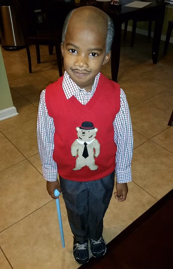 Biến con thành ông già tí hon.