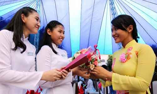 Ngay nha giao Viet Nam nghi chuyen vui buon nghe day hoc