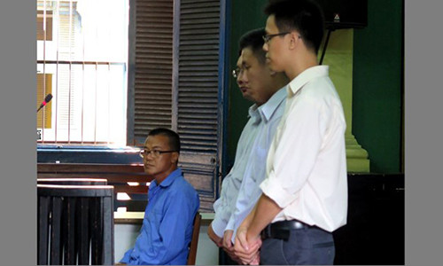 Giam doc lua 4 ngan hang lon, am 421 ty dong