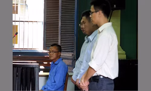 Giam doc lua 4 ngan hang lon, am 421 ty dong