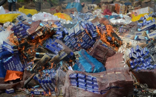 Thuốc lá lậu Jet, Hero chứa một lượng lớn Courmarin (chất diệt chuột). Ảnh: Lao Động