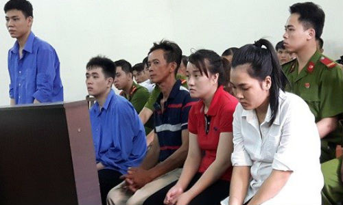 Cuoc au da kinh hoang vi chuyen vat dan ba