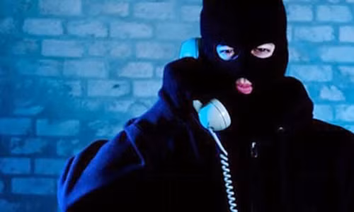 Nam thanh nien goi 100 cuoc toi so 115 quay roi trong dem