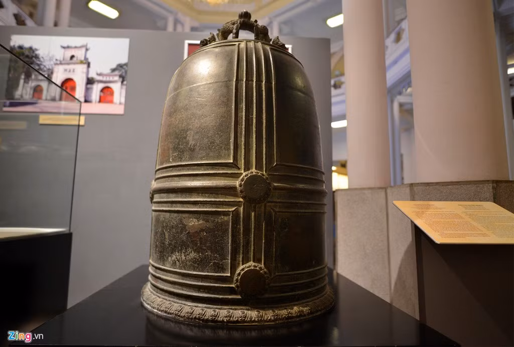 Chuông chùa Vân Bản có từ thời Trần là chiếc chuông cổ nhất, đồng thời có kích thước lớn nhất, uy nghi nhất của nền văn minh Đại Việt, có niên đại thế kỷ 13 - 14 (thời Trần).