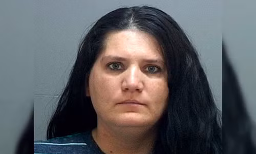 “Nu quai” nguoi My chuyen mac do ngu di cuop ngan hang