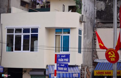 Nhà hình hộp chiều sâu hơn 1 m tại ngã tư Trần Phú - Thanh Bảo.