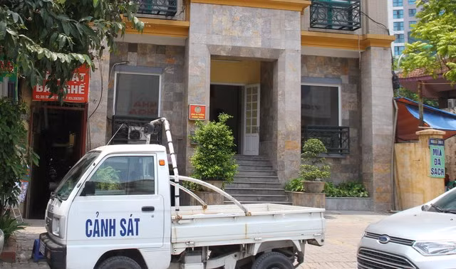 Đây là hình ảnh trước Trụ sở công an phường Khương Trung, quận Thanh Xuân.
