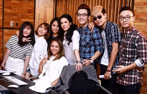 Đỉnh điểm của đợt sóng là khi Kimmese viết status bức xúc và có phần hơi 'hỗn' với huấn luyện viên của mình. Tiếp đó, mẹ chồng của ca nương Kiều Anh cũng gửi riêng cho Thu Phương một bức thư khá dài với nội dung trách móc nặng nề. Giọng ca Hải Phòng đã tổ chức một liveshow riêng tại quê hương vào đầu tháng 9 với lượng khán giả 'chật kín' trong khi không một vé mời nào được phát ra.