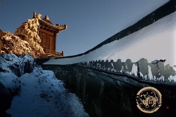 Phong cảnh vốn hùng vĩ nên thơ, nay bao phủ bởi tuyết càng khiến Võ Đang trở nên lãng mạn, bí ẩn.