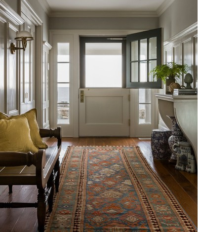 Nhờ có kết cấu đặc biệt này mà việc phối màu cho cánh cửa dù rất đơn giản nhưng lại mang đến hiệu quả thẩm mỹ lớn.