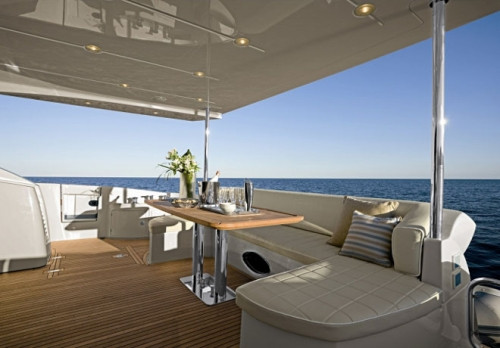 Ngoài ra, trên sông Sài Gòn cũng có sự xuất hiện của vài chiếc du thuyền khác thuộc sở hữu của một số đại gia khác. Có thể kể đến chiếc du thuyền Sunseeker của gia đình diễn viên Diễm My, giá 2 triệu USD.