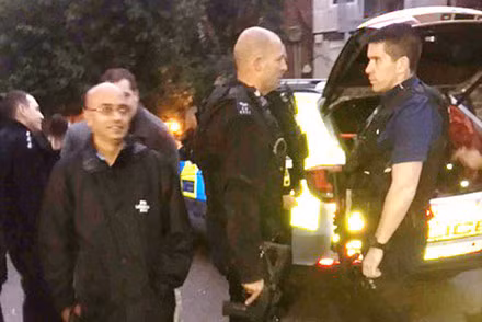 Đáng sợ khỉ đột nổi điên đập vỡ kính trốn khỏi vườn thú - Hình 2 Dang so khi dot noi dien dap vo kinh tron khoi vuon thu-Hinh-2