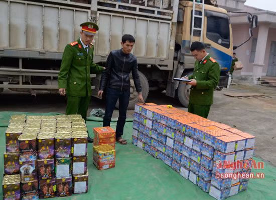 Tổng khối lượng pháo mà Thìn vận chuyển qua biên giới là gần 500kg. (Ảnh Anh Tuấn)