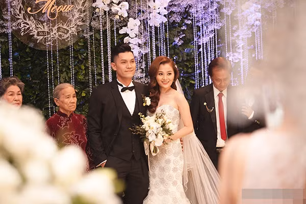 Ông xã Thảo Ngọc là một cơ trưởng trẻ tuổi.