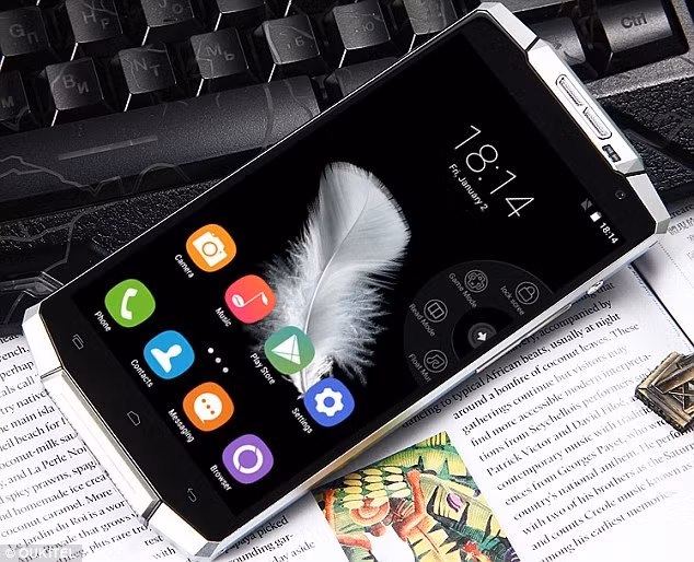 Smartphone Trung Quoc pin 15 ngay gay chan dong