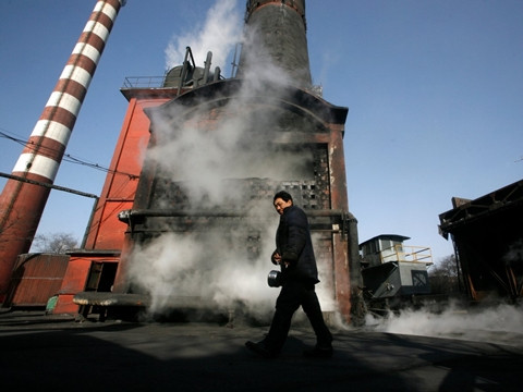 9. Kỹ sư và công nhân vận hành lò hơi Điểm ảnh hưởng sức khỏe: 57,7 Môi trường làm việc trong các lò hơi và các động cơ tại các khu công nghiệp chưa bao giờ là môi trường dễ chịu cho mọi công nhân vì nó ẩn chứa nhiều nguy cơ bệnh tật và ô nhiễm không khí không hề nhỏ.