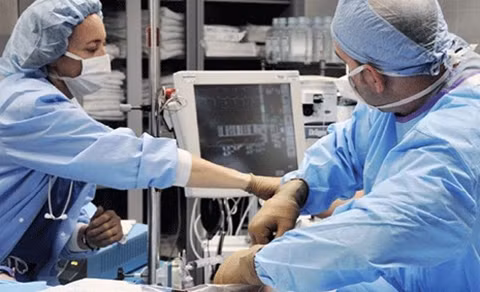 3. Bác sĩ gây mê Điểm ảnh hưởng sức khỏe: 62,3 Ngành bác sĩ gây mê tiếp xúc với khá nhiều chất hóa học và chủ yếu là có tác dụng lên thần kinh của bệnh nhân nên nhiều khi cũng mang lại những ảnh hưởng nhất định cho họ.