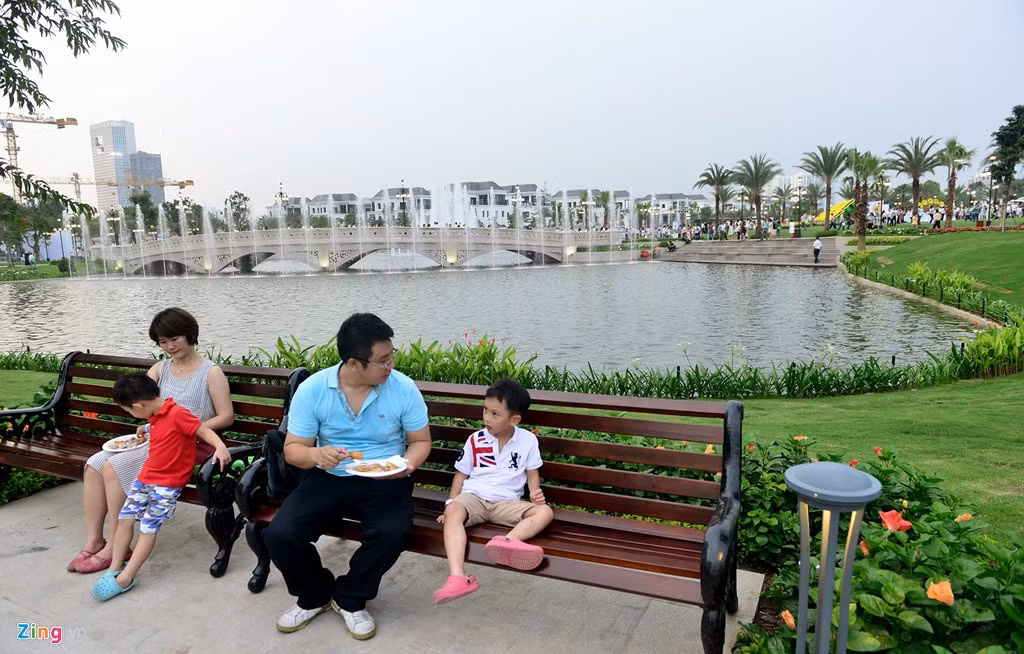 Sở hữu mặt tiền 1,2 km trải dọc sông Sài Gòn, đây cũng là công viên ven sông có quy mô và giá trị đầu tư lớn nhất hiện nay.