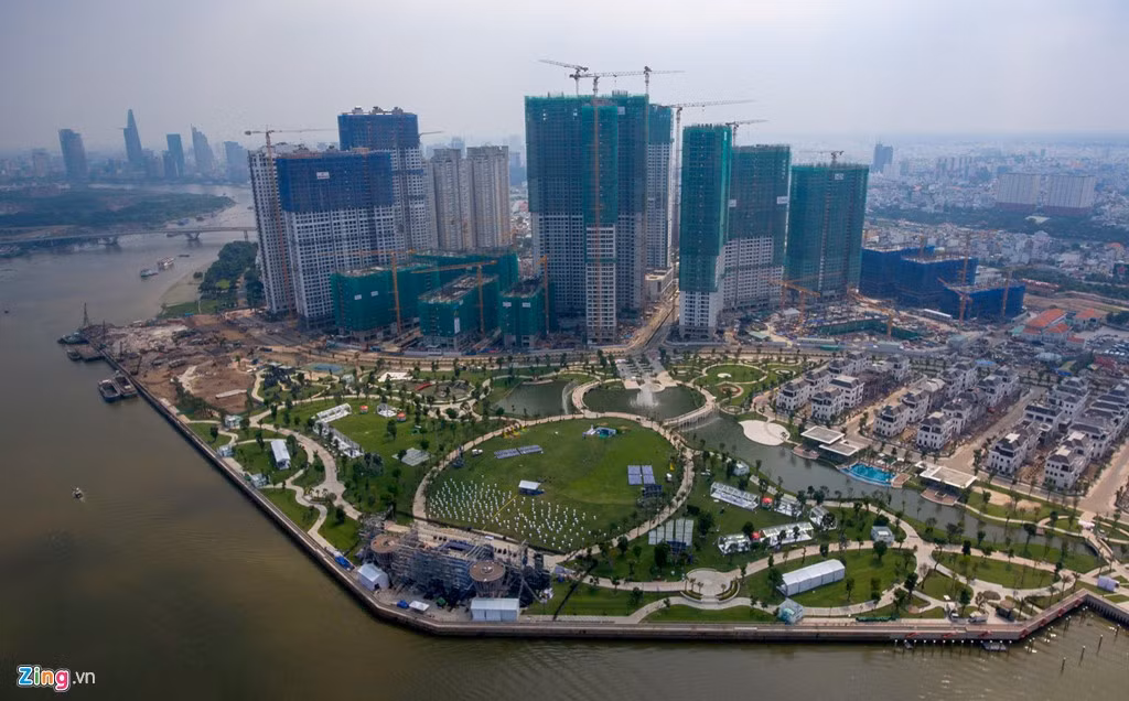 Rộng 14 ha, đầu tư hơn 500 tỷ đồng, công viên nằm tại khu vực Tân Cảng (quận Bình Thạnh, TP HCM), sát sông Sài Gòn vừa được khai trương kỹ thuật ngày 23/7.