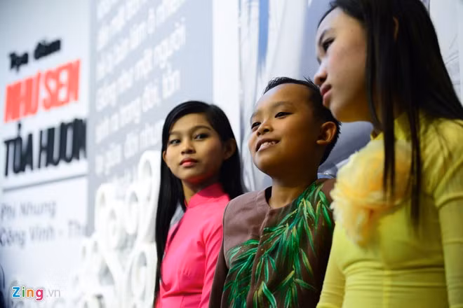 Dù còn nhiều bỡ ngỡ, nhưng giọng hát nhí Hồ Văn Cường cùng hai chị gái rất hứng thú và phấn khởi khi được tham gia chương trình. Ba giọng ca nhí chăm chú lắng nghe buổi tọa đàm và liên tục vỗ tay.