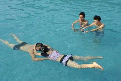 Thời gian qua đi, các cặp đôi một là thiếu oxy mà nổi lên, hai là tư thế không phù hợp nên bị nước đẩy lên, dần dần số lượng các cặp đôi còn sót lại không còn nhiều. Cuối cùng, cặp đôi số 1 đã giành chiến thắng chung cuộc, mang về một cặp vé nghỉ dưỡng trị giá 3000 tệ.