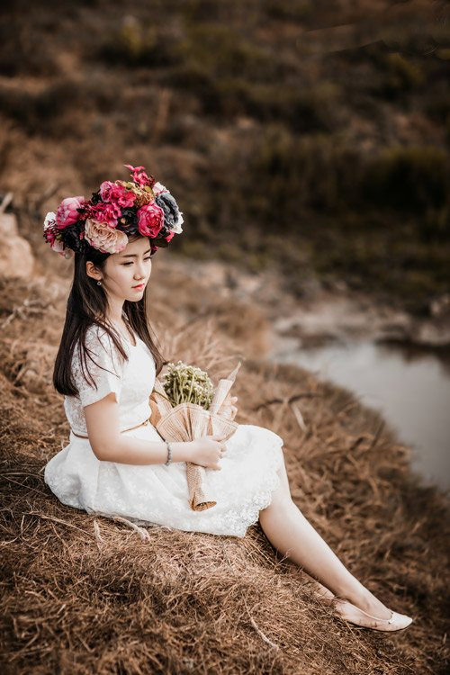 Thảo từng là học sinh chuyên Văn của trường THPT Chuyên Bạc Liêu khóa 2012 – 2015. Những năm tháng ở ngôi trường này, cô gái dễ thương giành được nhiều thành tích ấn tượng trong học tập. Năm lớp 11, Thảo xuất sắc giành HCV môn Văn trong kỳ thi Olympic truyền thống 30/4 (2014); đạt giải Nhì cuộc thi “Công tác phòng chống tội phạm ma túy và chia sẻ yêu thương với người có H”; suốt 3 năm cấp 3 là học sinh giỏi toàn diện và được chọn vào đội tuyển thi học sinh giỏi quốc gia…